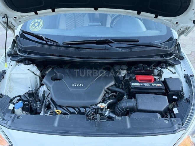 Hyundai Accent-15