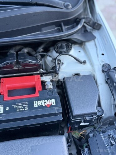 Hyundai Accent-17