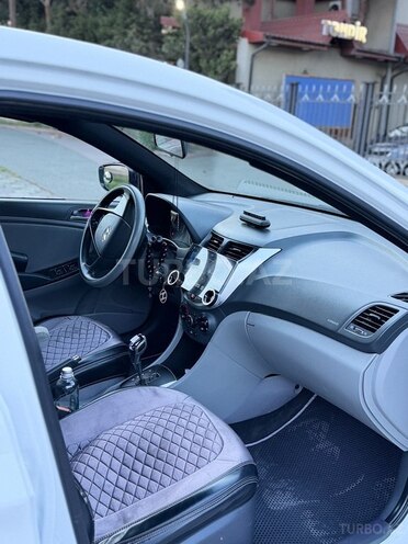 Hyundai Accent-8
