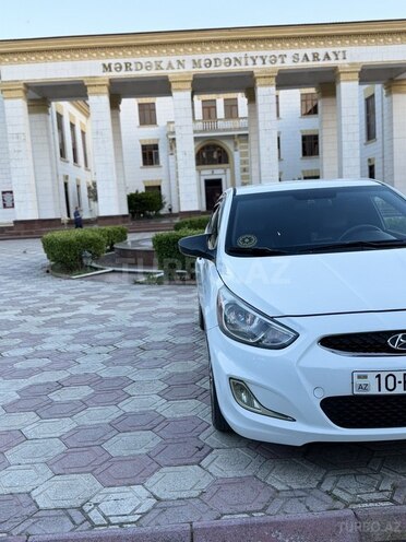 Hyundai Accent-21