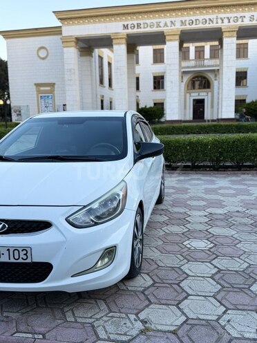 Hyundai Accent-19