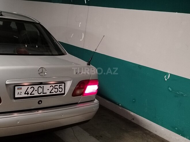 Mercedes E 240-6