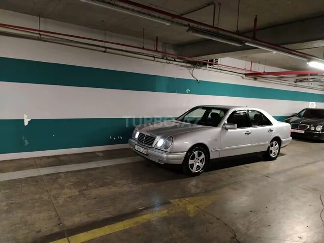 Mercedes E 240-5