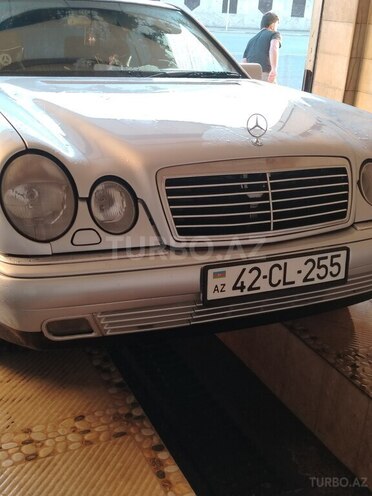 Mercedes E 240-3