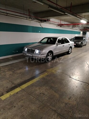 Mercedes E 240-7