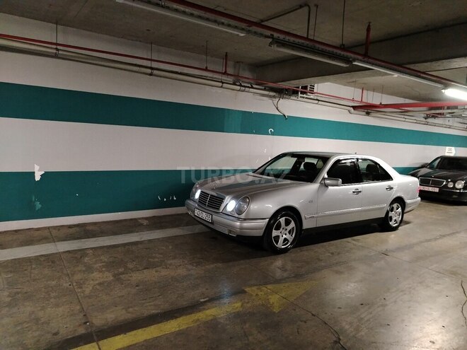 Mercedes E 240-8