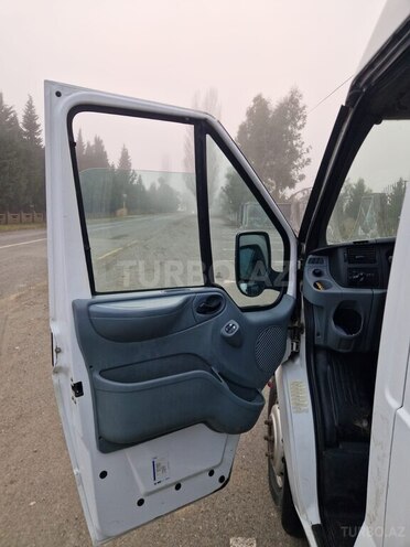 Ford Transit-8