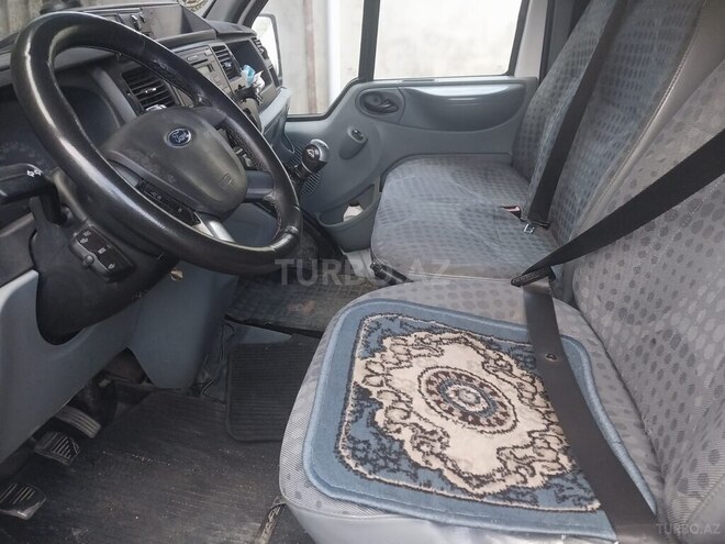 Ford Transit-9