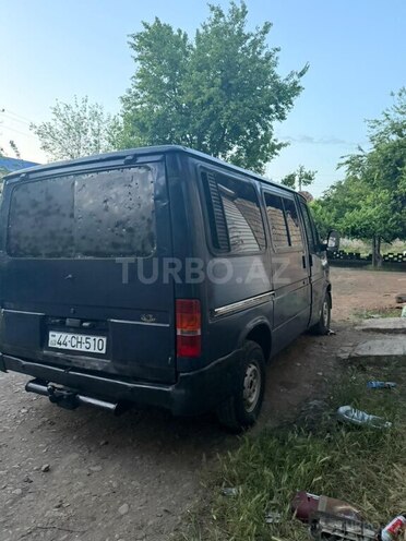 Ford Transit-4