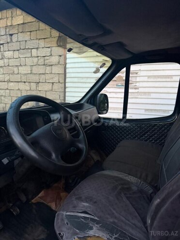 Ford Transit-8
