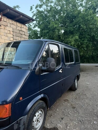 Ford Transit-7