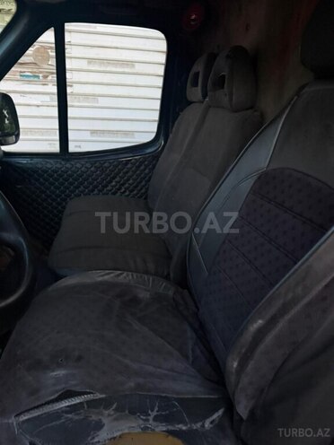 Ford Transit-12