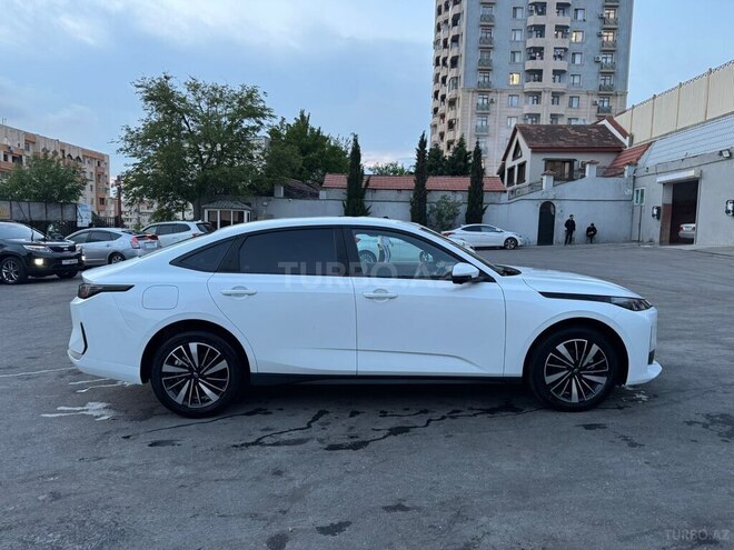 Changan Qiyuan A05-4