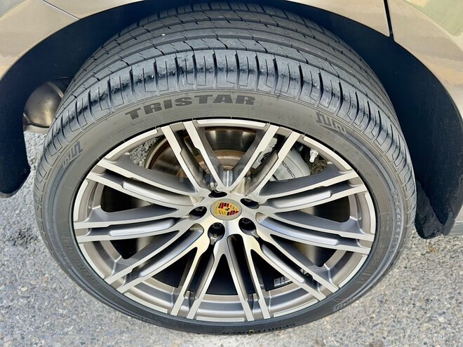 Porsche Macan GTS-16