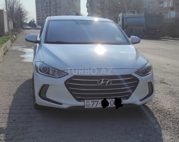 Hyundai Elantra-1