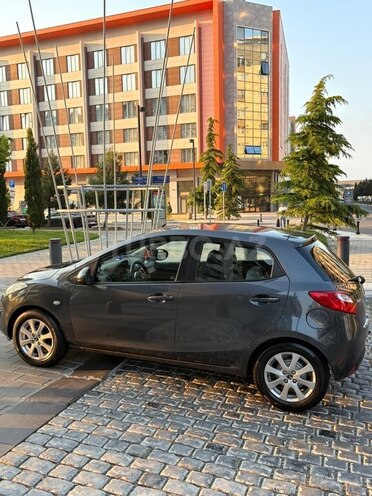 Mazda 2-17