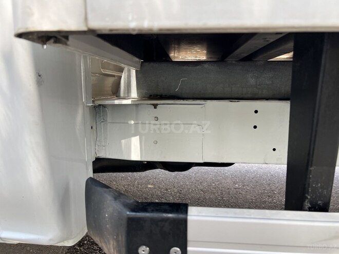 Ford Transit-8