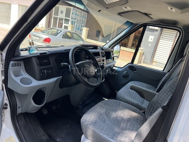 Ford Transit-7