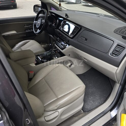 Kia Carnival-3