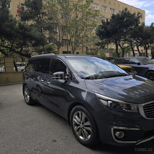 Kia Carnival-4