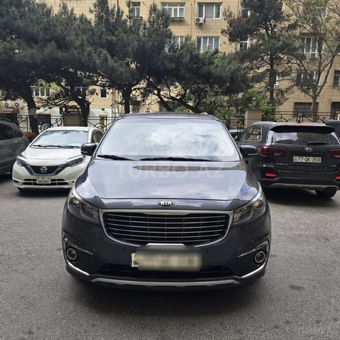 Kia Carnival-1