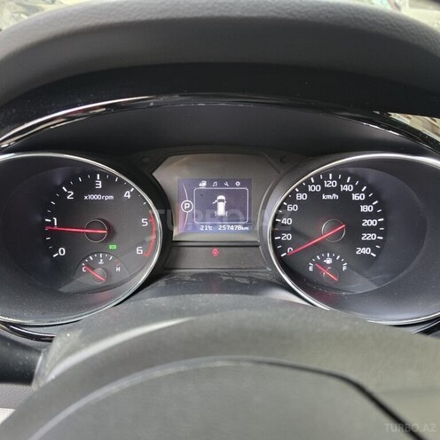 Kia Carnival-5
