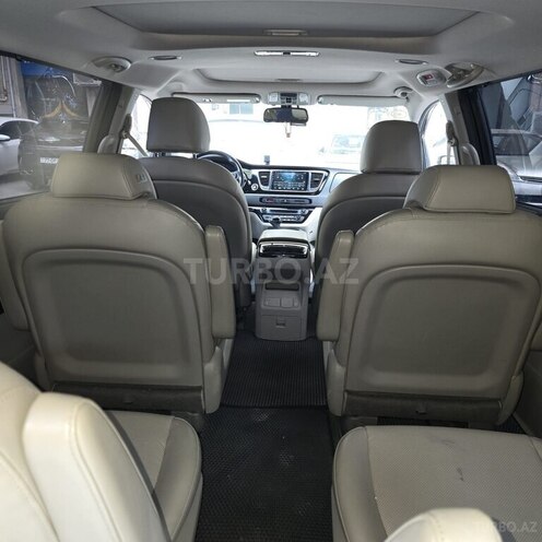 Kia Carnival-9