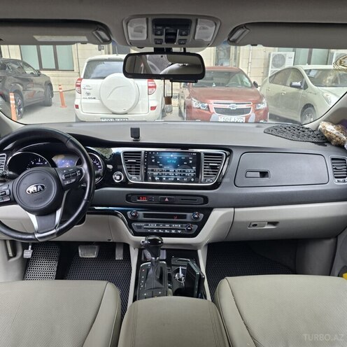 Kia Carnival-11
