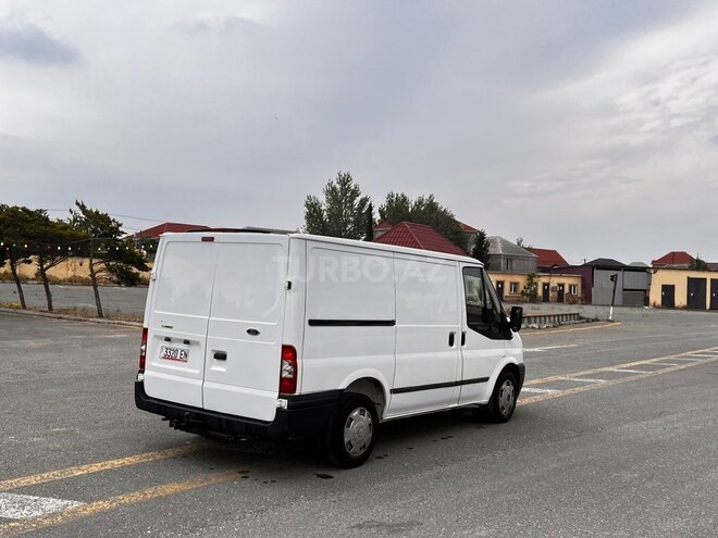 Ford Transit-9