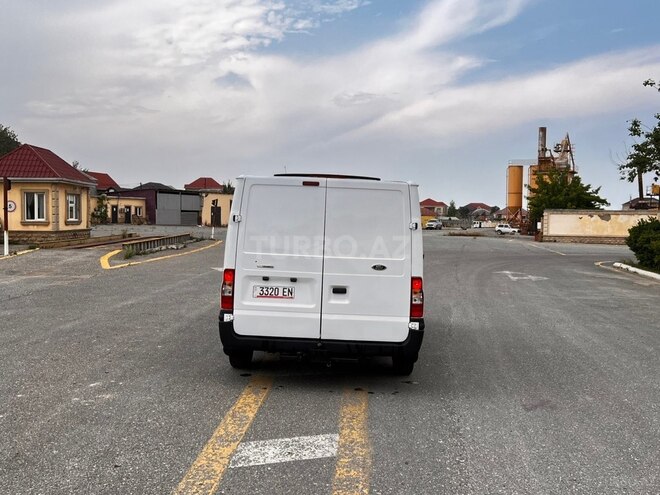Ford Transit-10