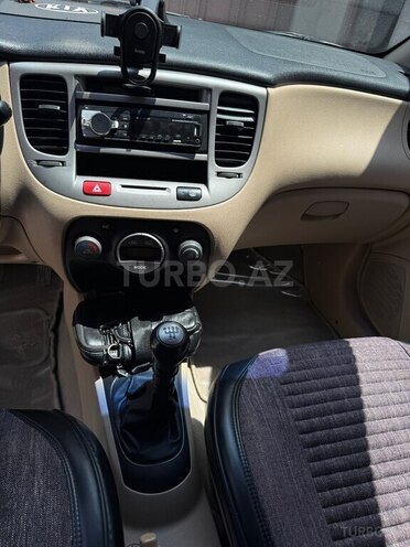 Kia Rio-12