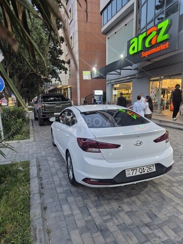 Hyundai Elantra-3