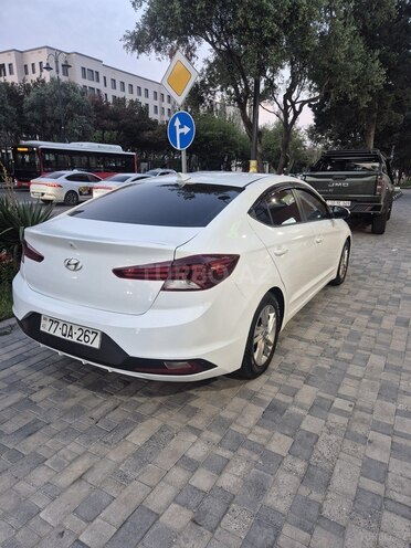Hyundai Elantra-4