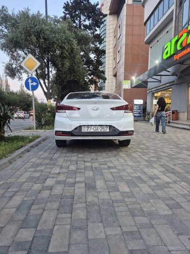 Hyundai Elantra-5