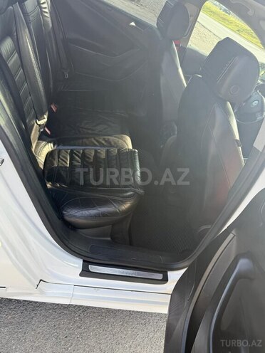 Volkswagen Passat-8