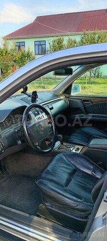 Mercedes E 240-3