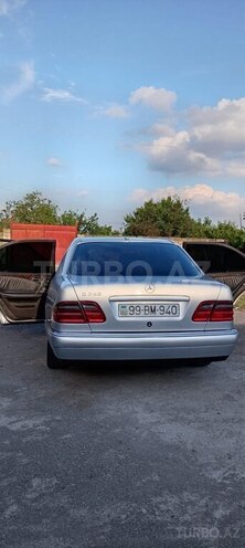 Mercedes E 240-8