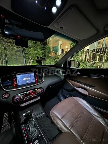 Kia Sorento-12