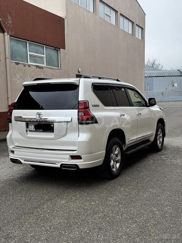 Toyota Land Cruiser Prado-10