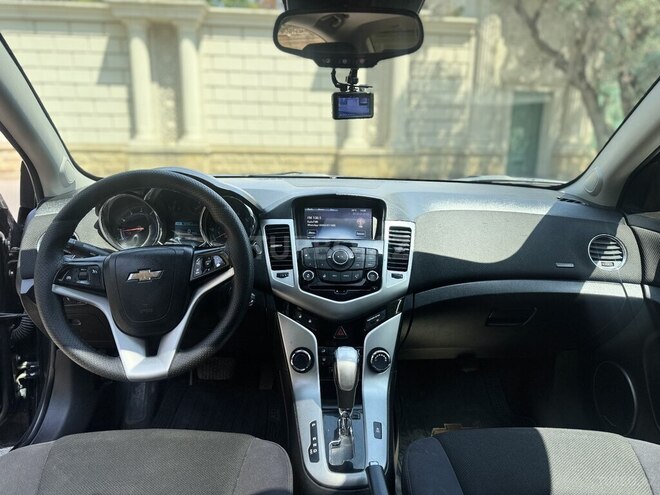 Chevrolet Cruze-12