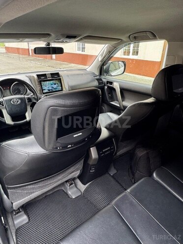 Toyota Land Cruiser Prado-12