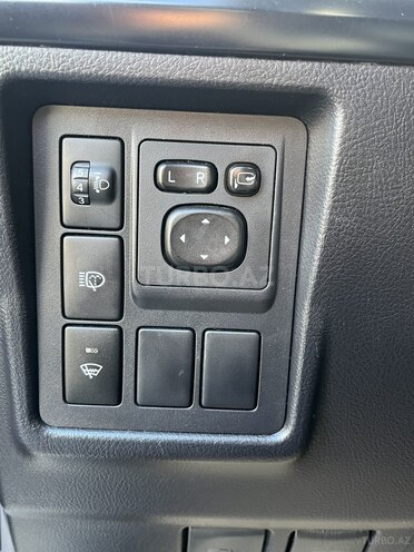Toyota Land Cruiser Prado-18