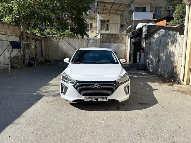 Hyundai IONIQ-1
