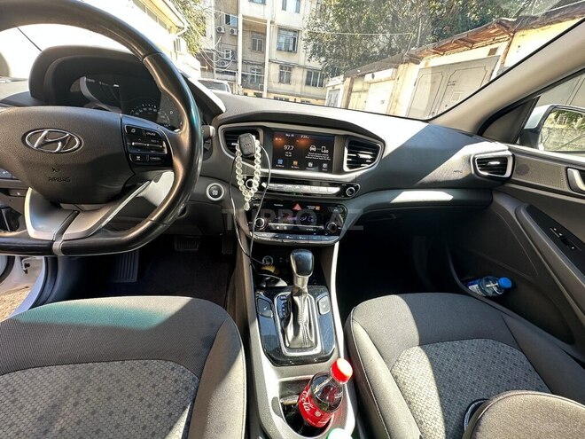 Hyundai IONIQ-7