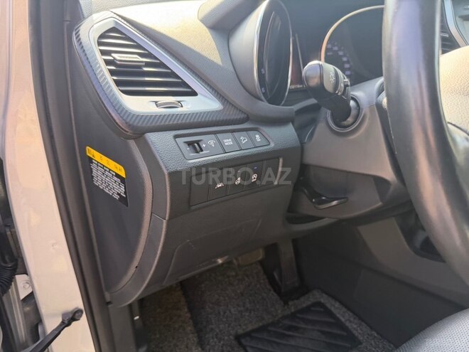 Hyundai Santa Fe-12
