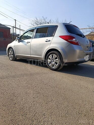 Nissan Tiida-5