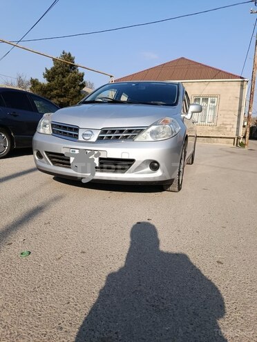 Nissan Tiida-1