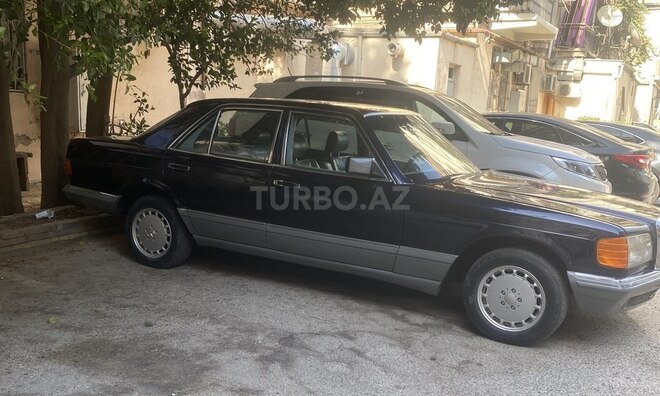 Mercedes 300 SE-2