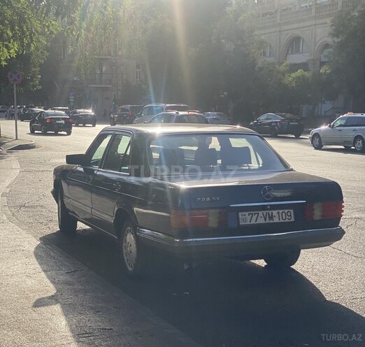 Mercedes 300 SE-4