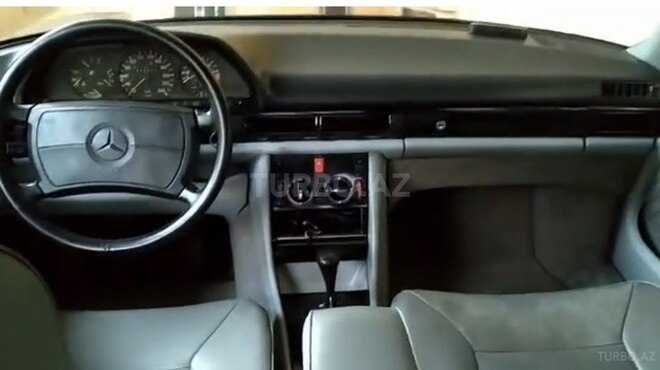 Mercedes 300 SE-9